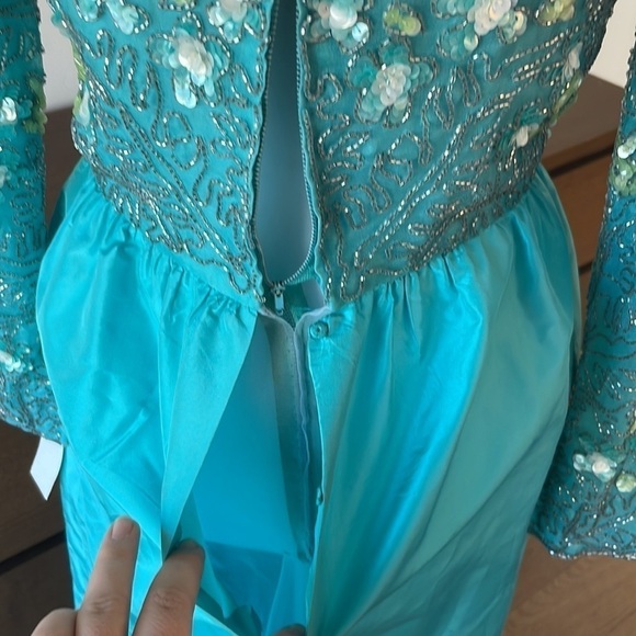 VINTAGE 100% Silk Hand Beaded Victoria Royal gown - Picture 10 of 13